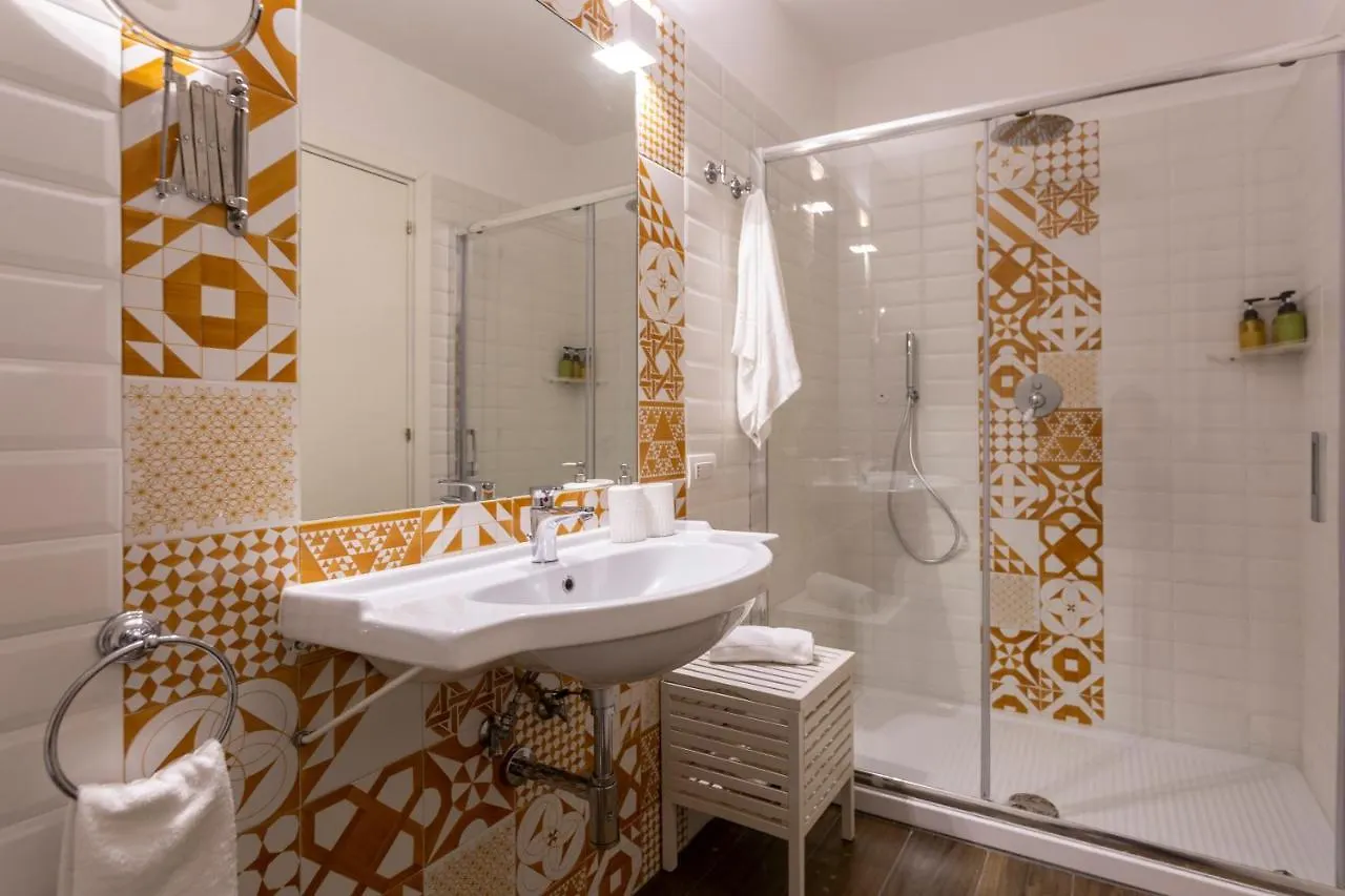 Eleonora Suites Nápoles 0*,  Italia